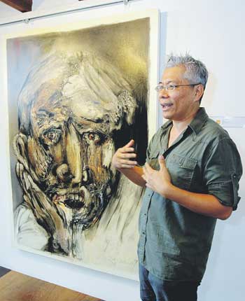 Chee prefers the abstract approach. On his right is his piece entitled Gian.